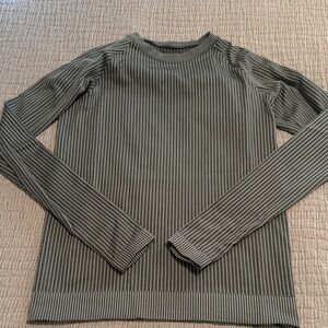 Rest Less Pullover. Colour: Rib dark forest/Jade Grey